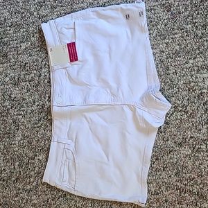 SO BRAND WOMENS JUNIOR PLUS SIZE WHITE SHORTIE SHORTS SIZE 22/40W